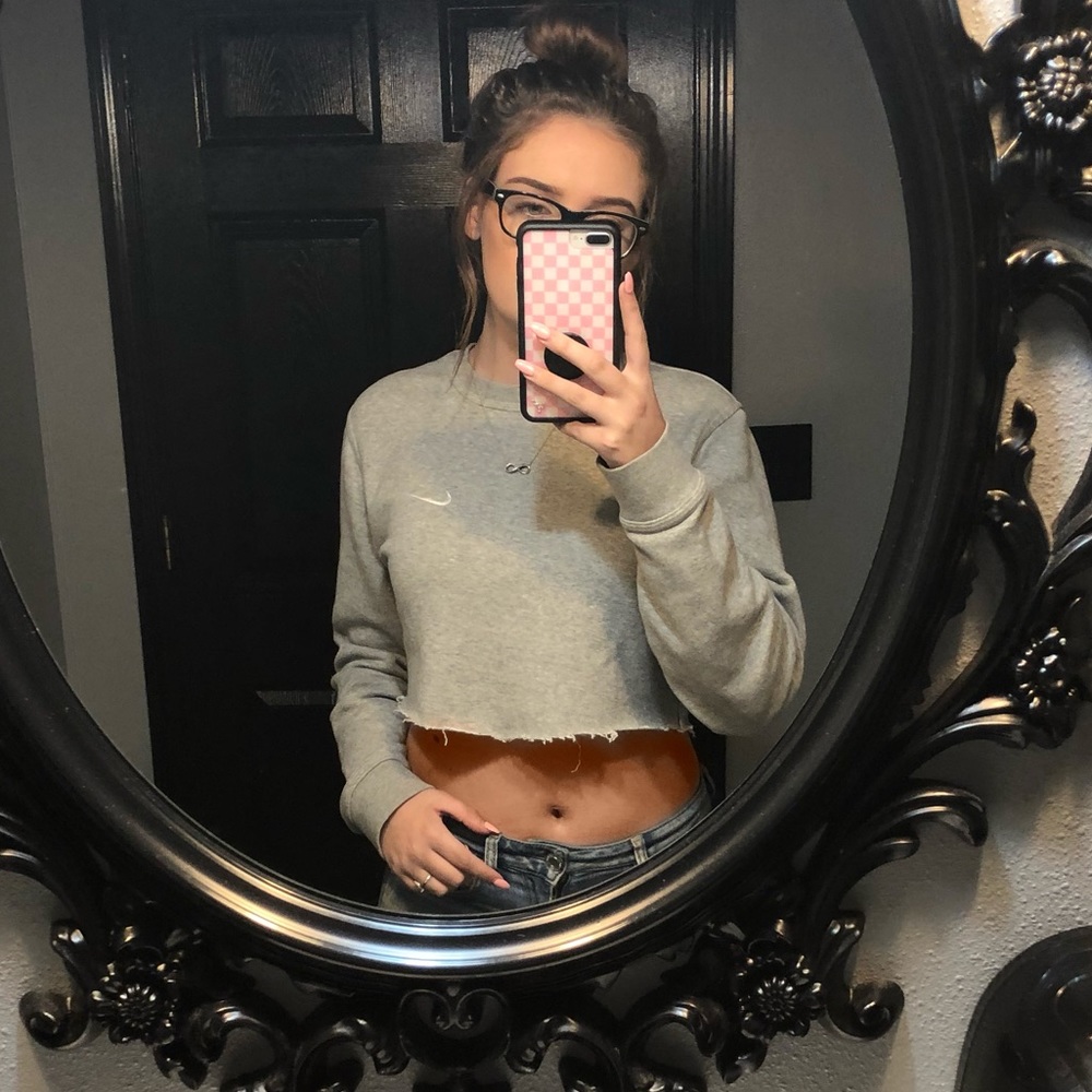 Cropped Nike sweater